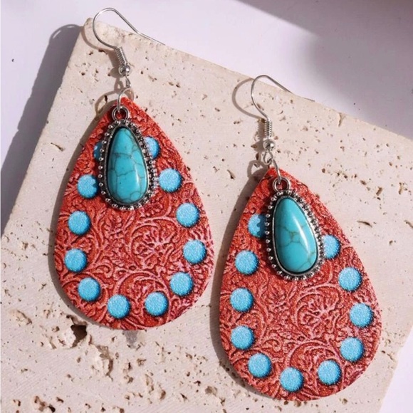 “Southwestern Teardrops” Turquoise Ornate Floral Blue Spotted Cowgirl Earrings - Picture 5 of 6